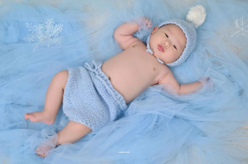 惠州宝宝睡迷糊了才肯吃奶 惠州宝宝睡迷糊了才肯吃奶